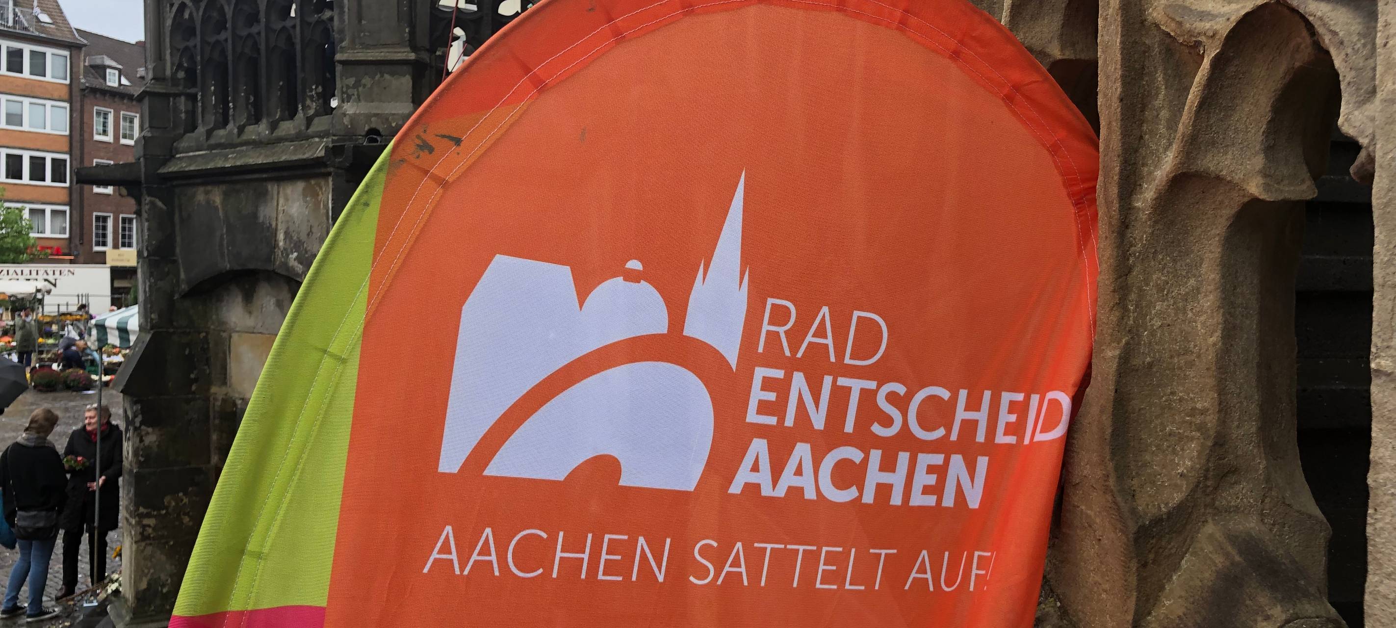 Aachen: Radentscheid-Mahnwache vor Ratssitzung