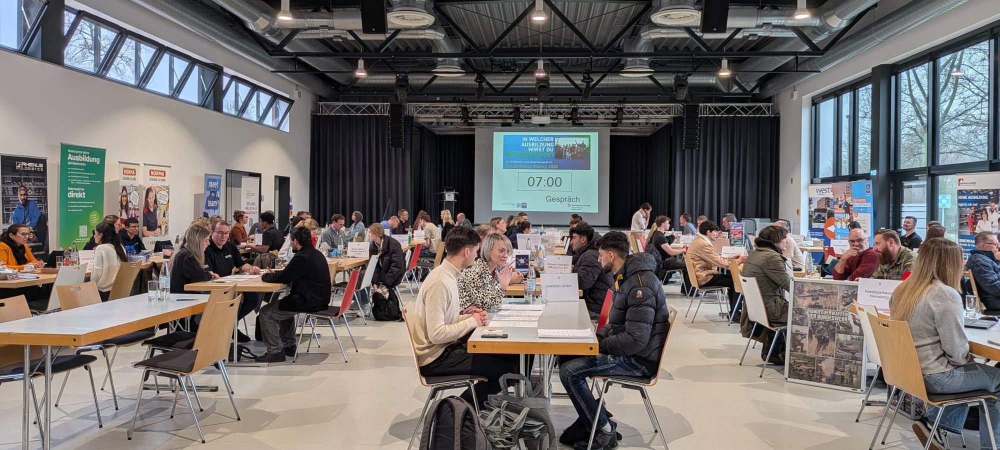 IHK Aachen: Azubi-Speed-Dating in Düren und Aachen