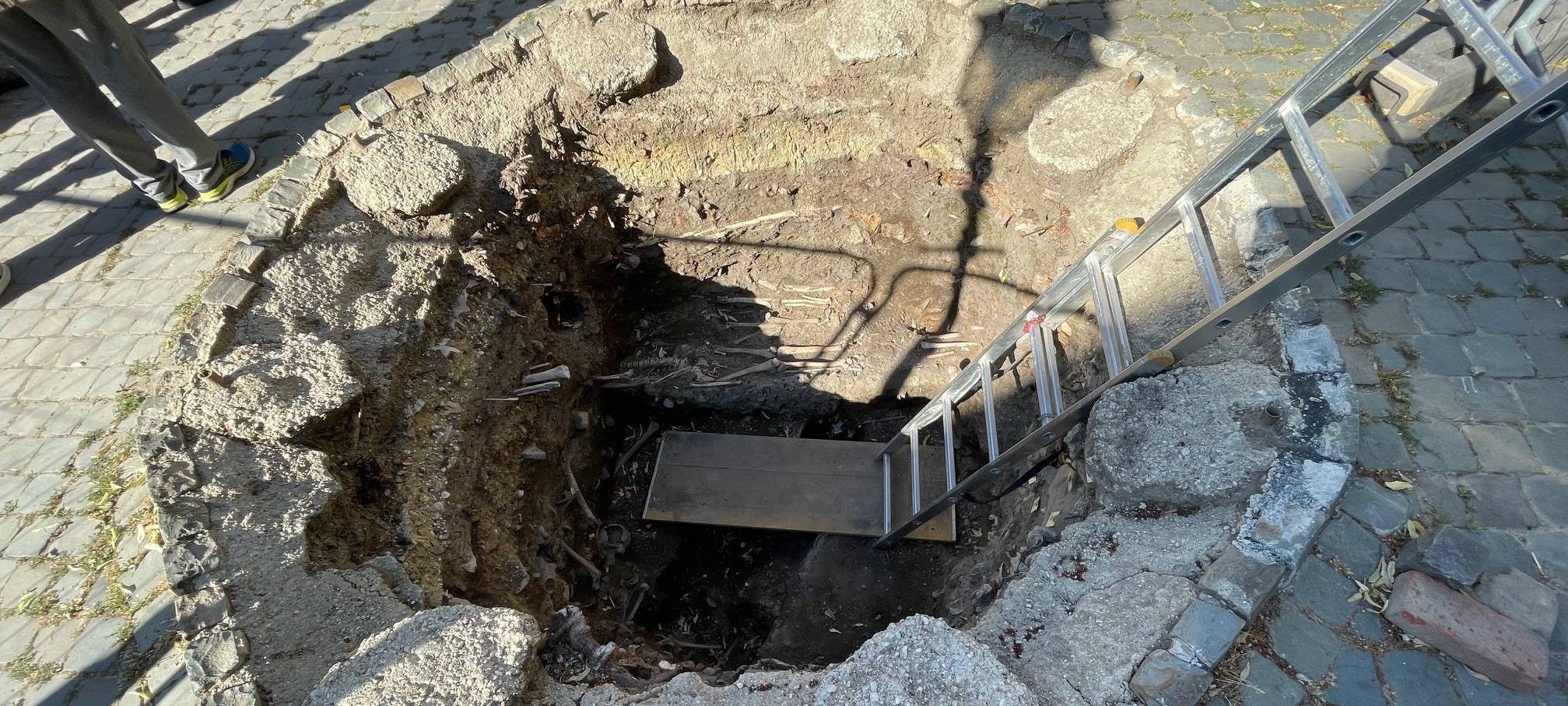 Aachen: Zwischenbilanz der Archäologen am Münsterplatz