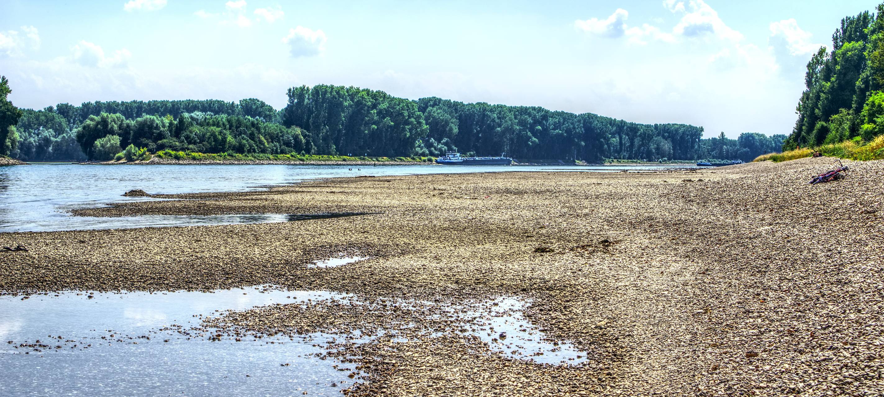 IHK zu Niedrigwasser: LKW auch am Wochenende erlauben