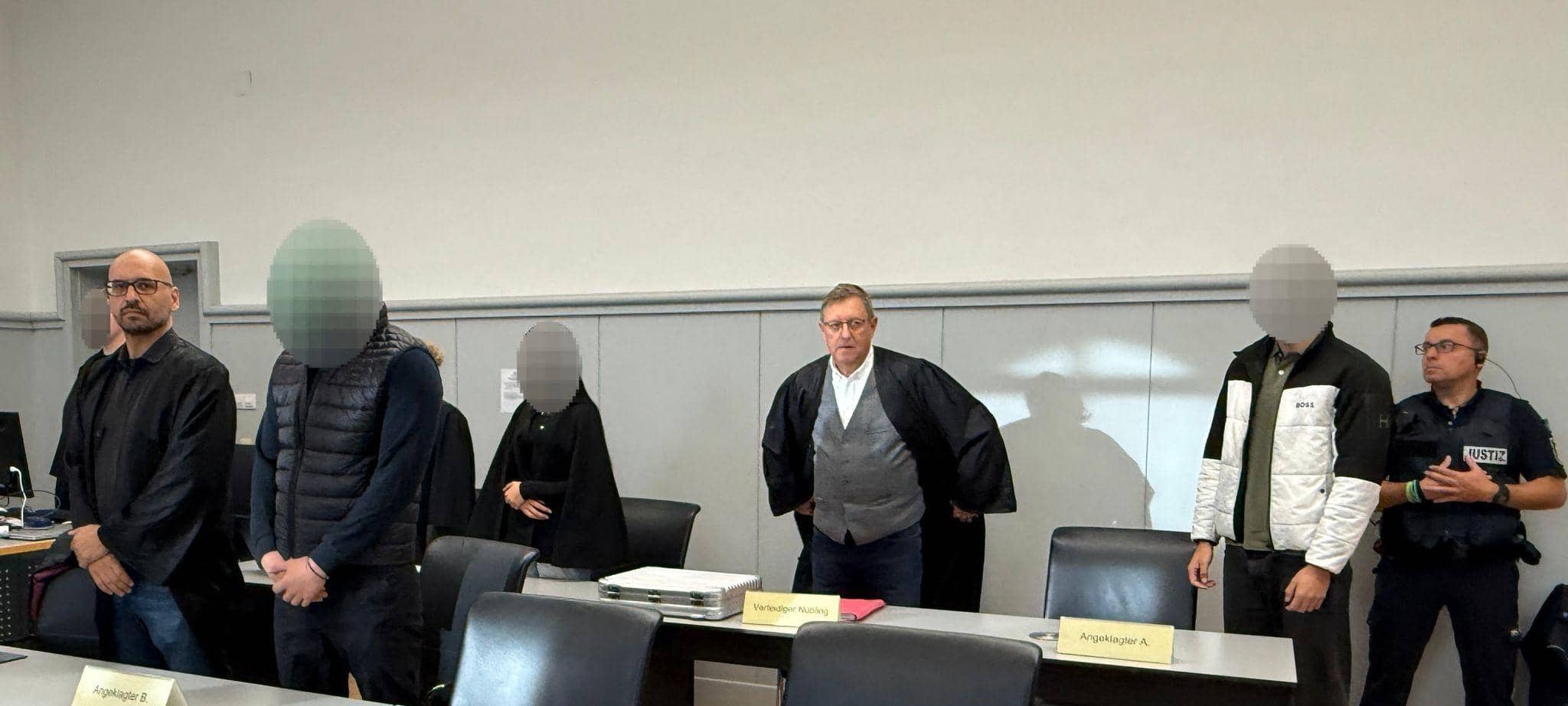 Beginn Prozess gegen mutmaßliche «Wegwerfagenten»