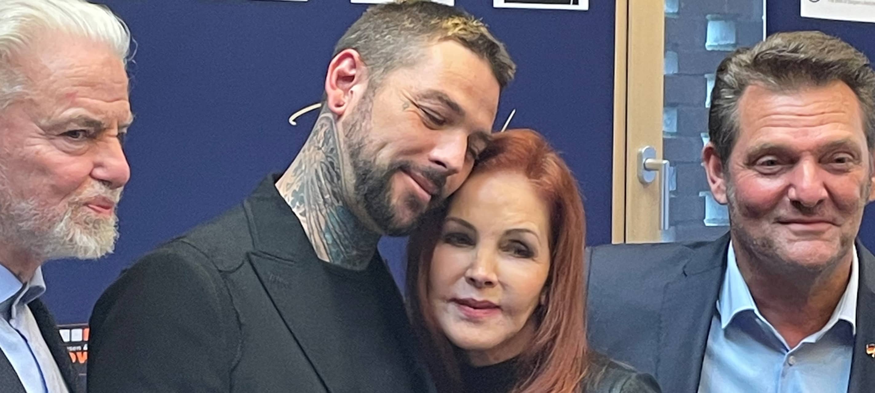 Priscilla Presley in Baesweiler: Eintrag ins Goldene Buch